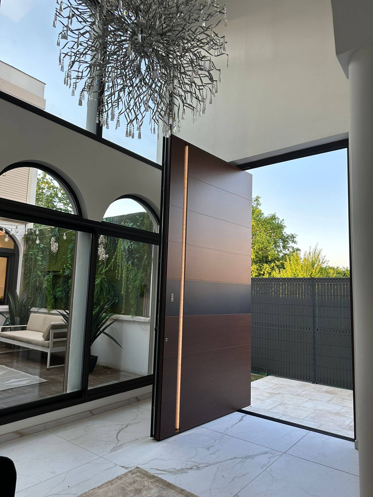 Porte pivot sur mesure à Larmor-Plage